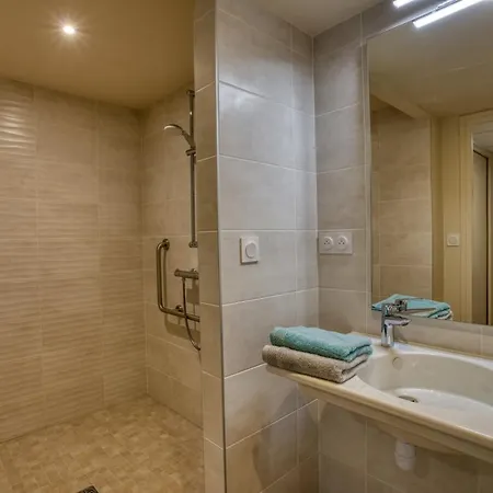 La Plaine Aux Etoiles - Maison Individuelle Avec Piscine Balneo Privative Et Jardin Domme Exterior photo